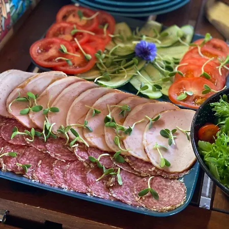 Metsaääre Semesterbostad *